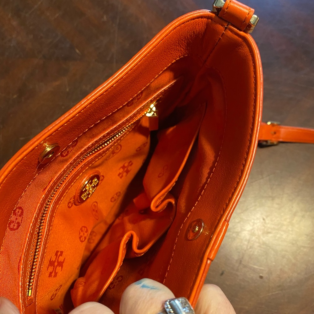 Tory Burch Bright Orange Leather Logo Crossbody - Picture 5 of 7